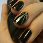 لاک مشکی با طراحی انگشت حلقه