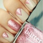 طرح صورتی اکلیلی و سفید