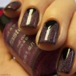 طرح زرشکی اکلیلی با مثلث مشکی