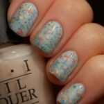 طرح زمینه آبی کمرنگ و اکلیل هفت رنگ