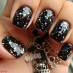 طرح اکلیلی و زمینه مشکی