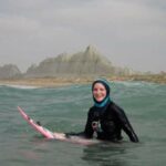 یک زن ۲۶ ساله موج سوار ایرلندی در سواحل چابهار