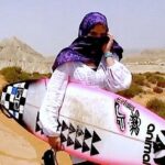 یک زن ۲۶ ساله موج سوار ایرلندی در سواحل چابهار