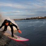 یک زن ۲۶ ساله موج سوار ایرلندی در سواحل چابهار